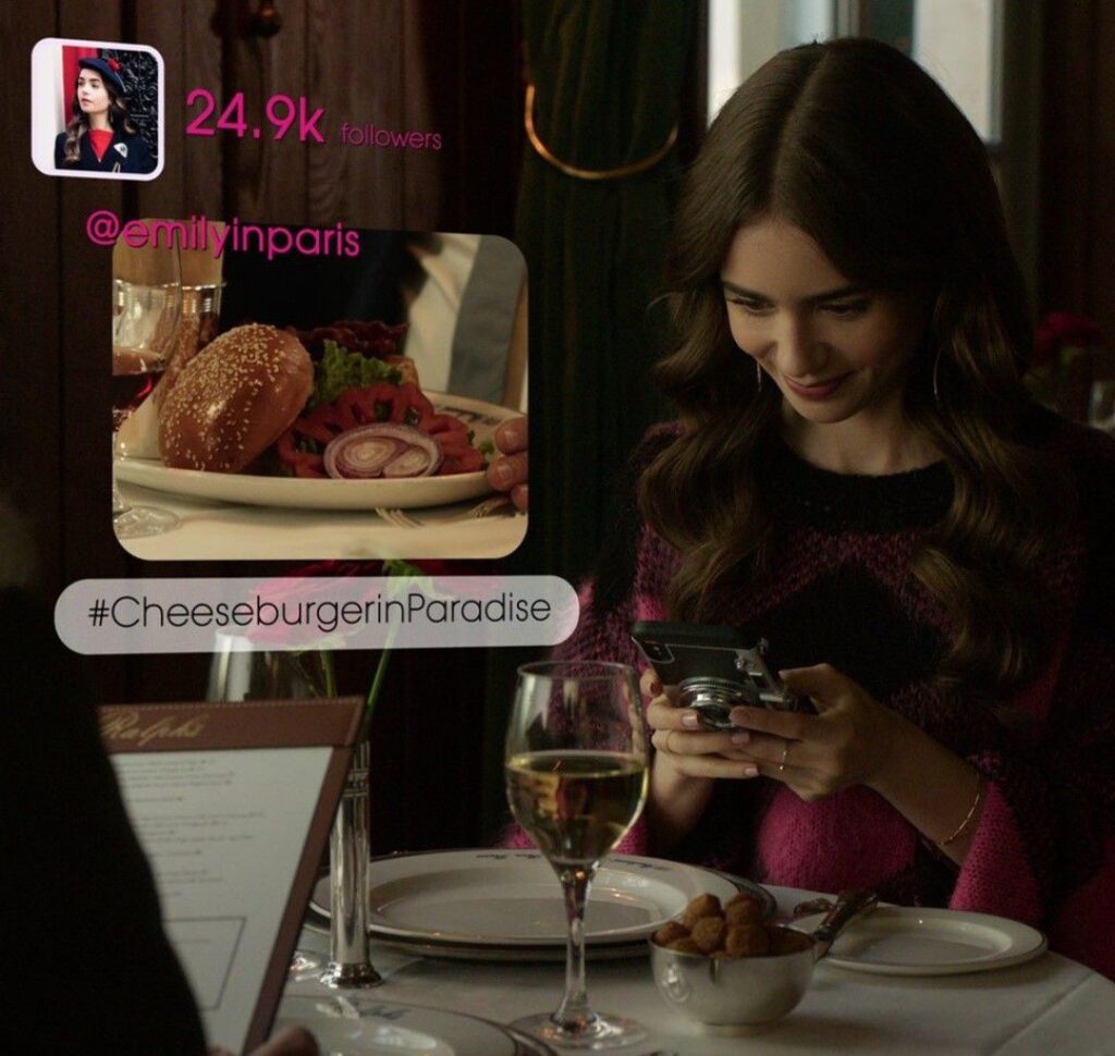 エミリーがハンバーガーの写真を投稿するシーンの写真